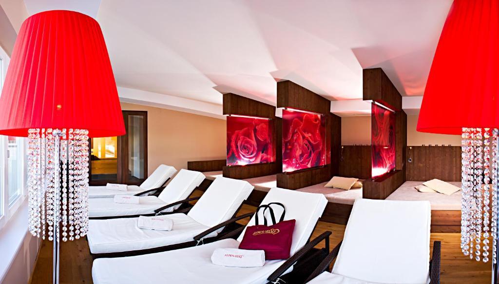 Alpen-Herz Romantik & Spa - Adults Only Hotel Ladis Bagian luar foto