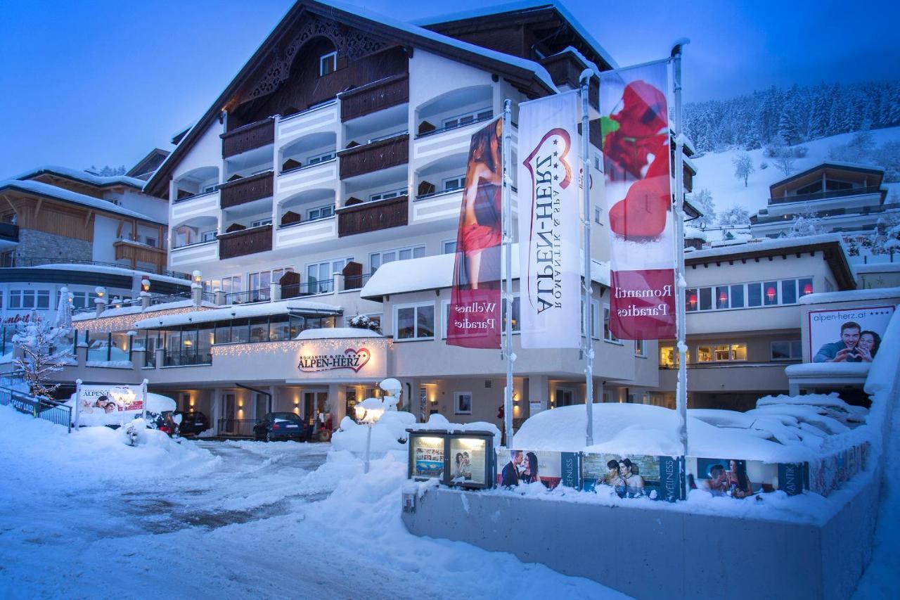 Alpen-Herz Romantik & Spa - Adults Only Hotel Ladis Bagian luar foto